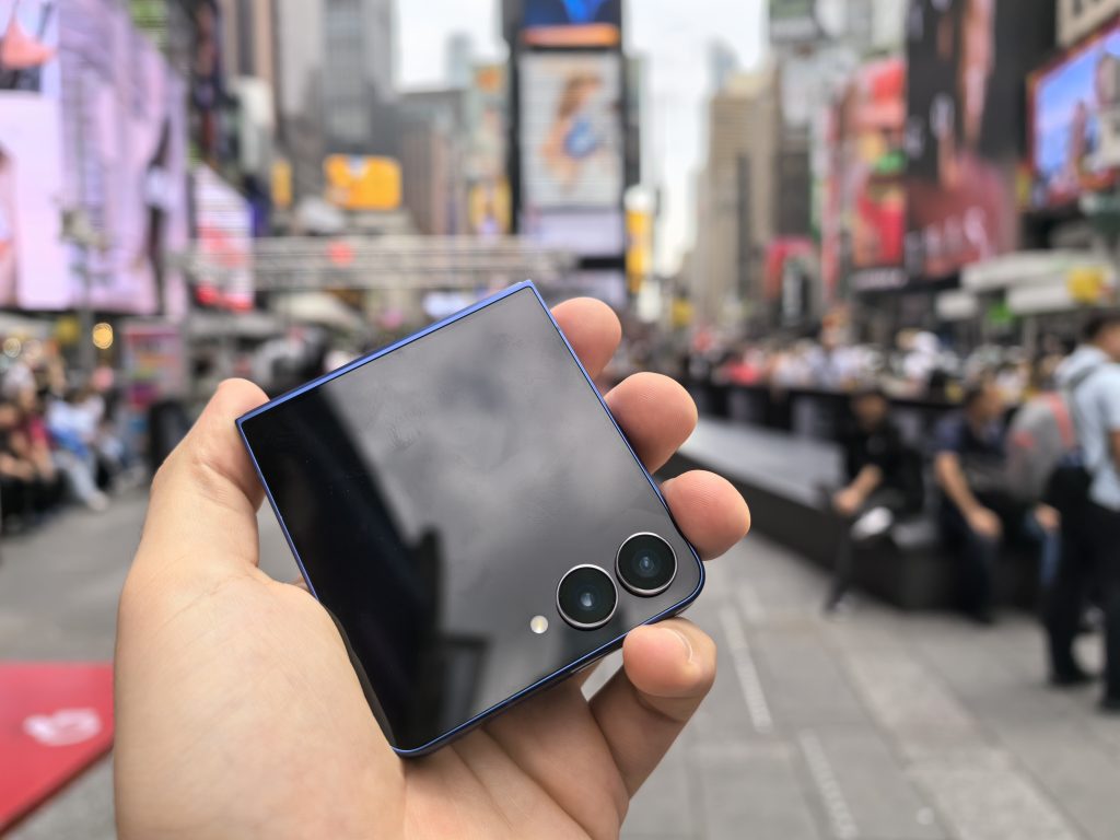 三星 Galaxy Z Flip7 评测——你得到的不是手机，而是一块小巧的宝石