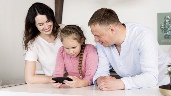 Applications de surveillance pour enfants : une aide aux parents ou un outil dangereux ?