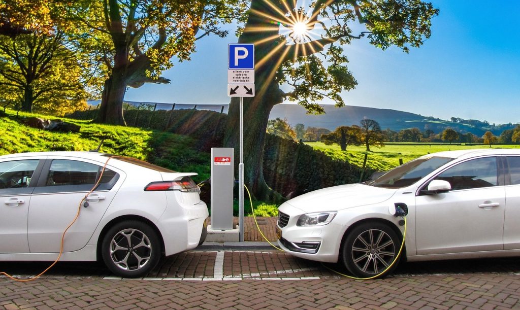 Električni avtomobili v vzponu, Tesla strmo navzdol