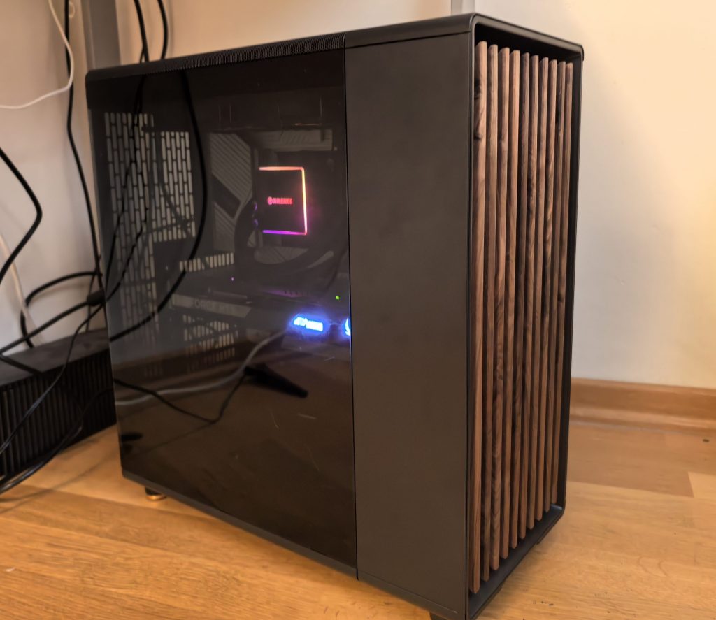 Vjerovali ili ne, njegovo tajno oružje nije hardver, već operativni sustav TUXEDO OS.