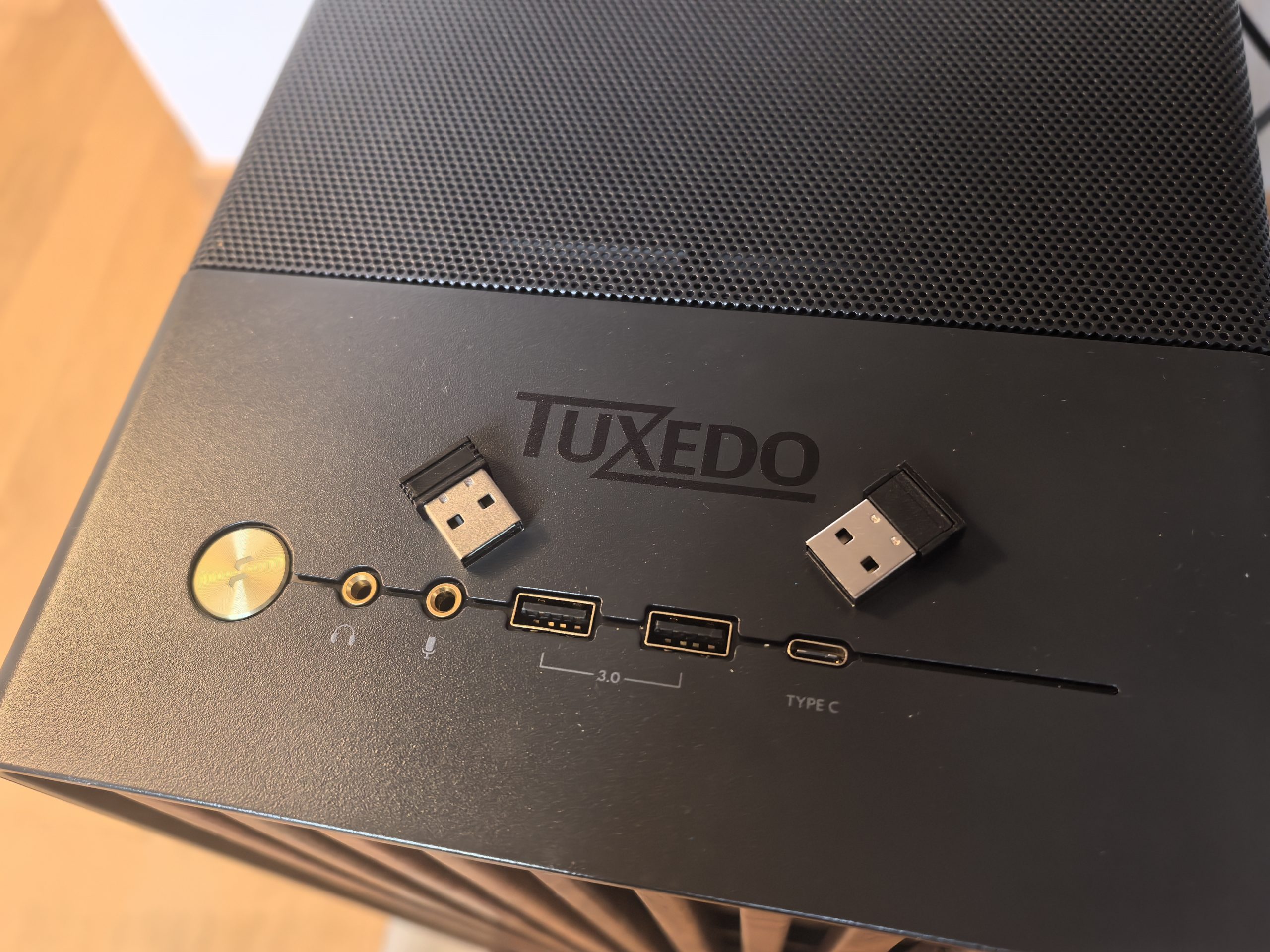 Recenzija Tuxedo Atlas XL1