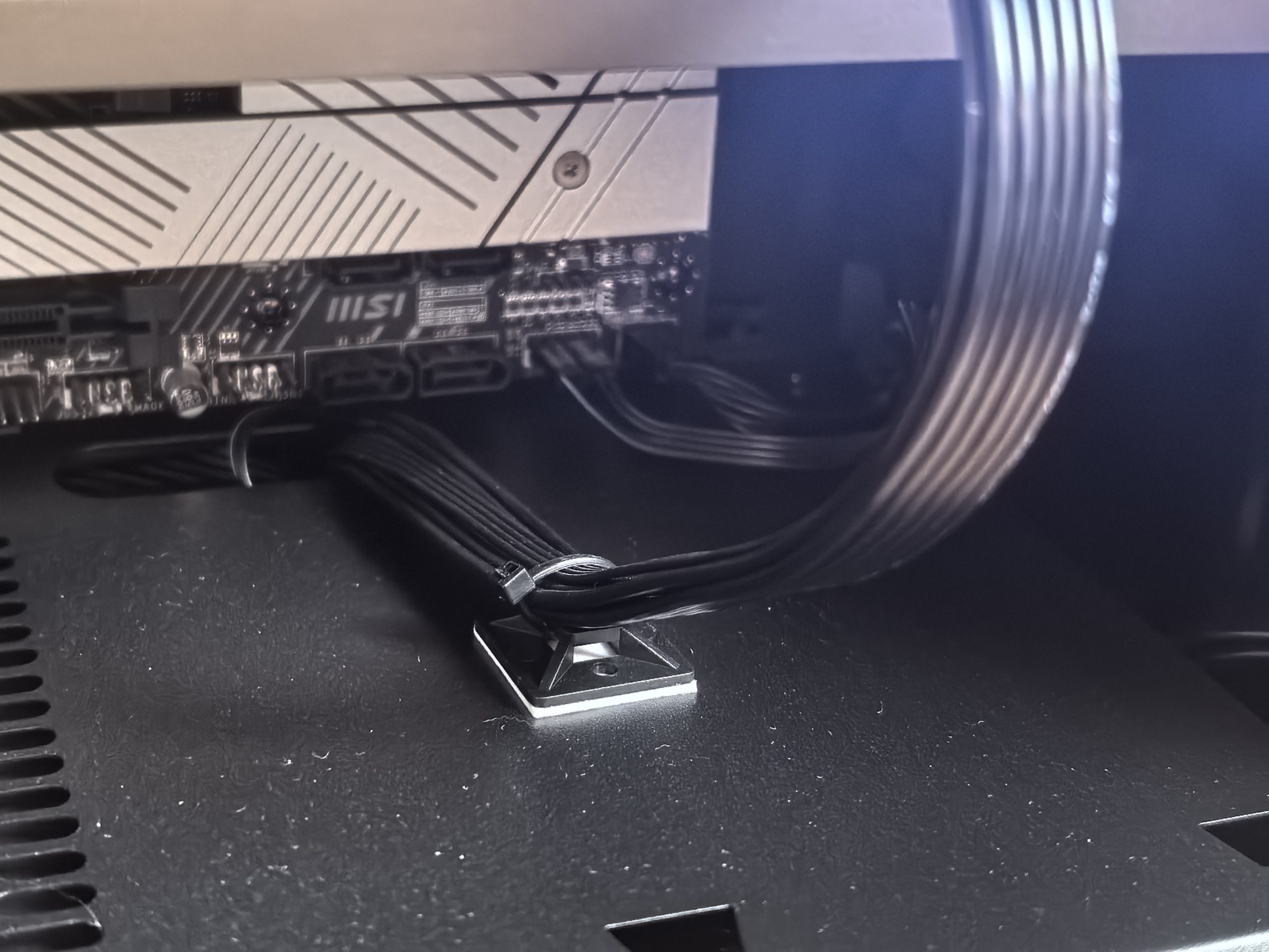 Recenzija Tuxedo Atlas XL22