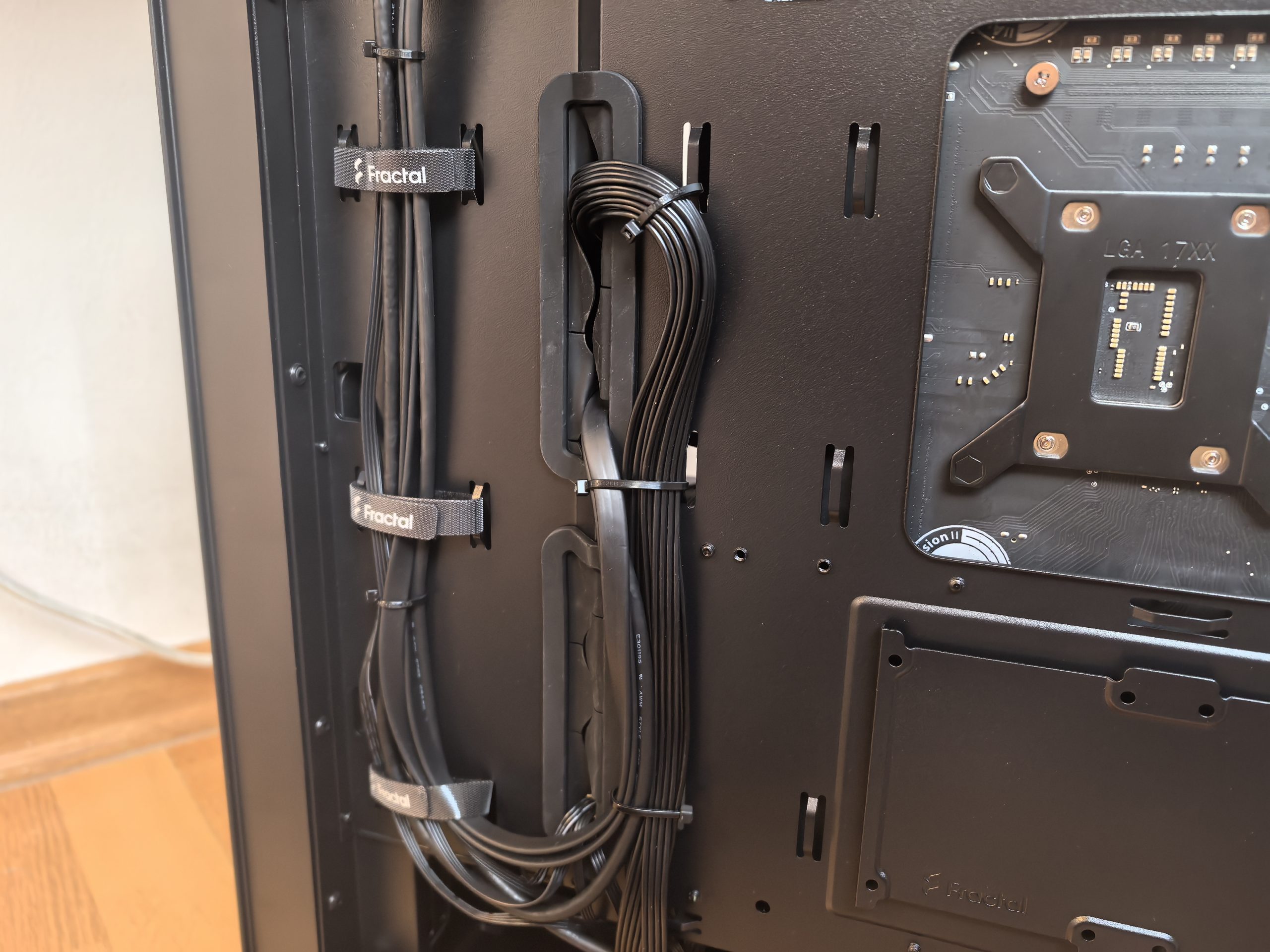 Recenzija Tuxedo Atlas XL38