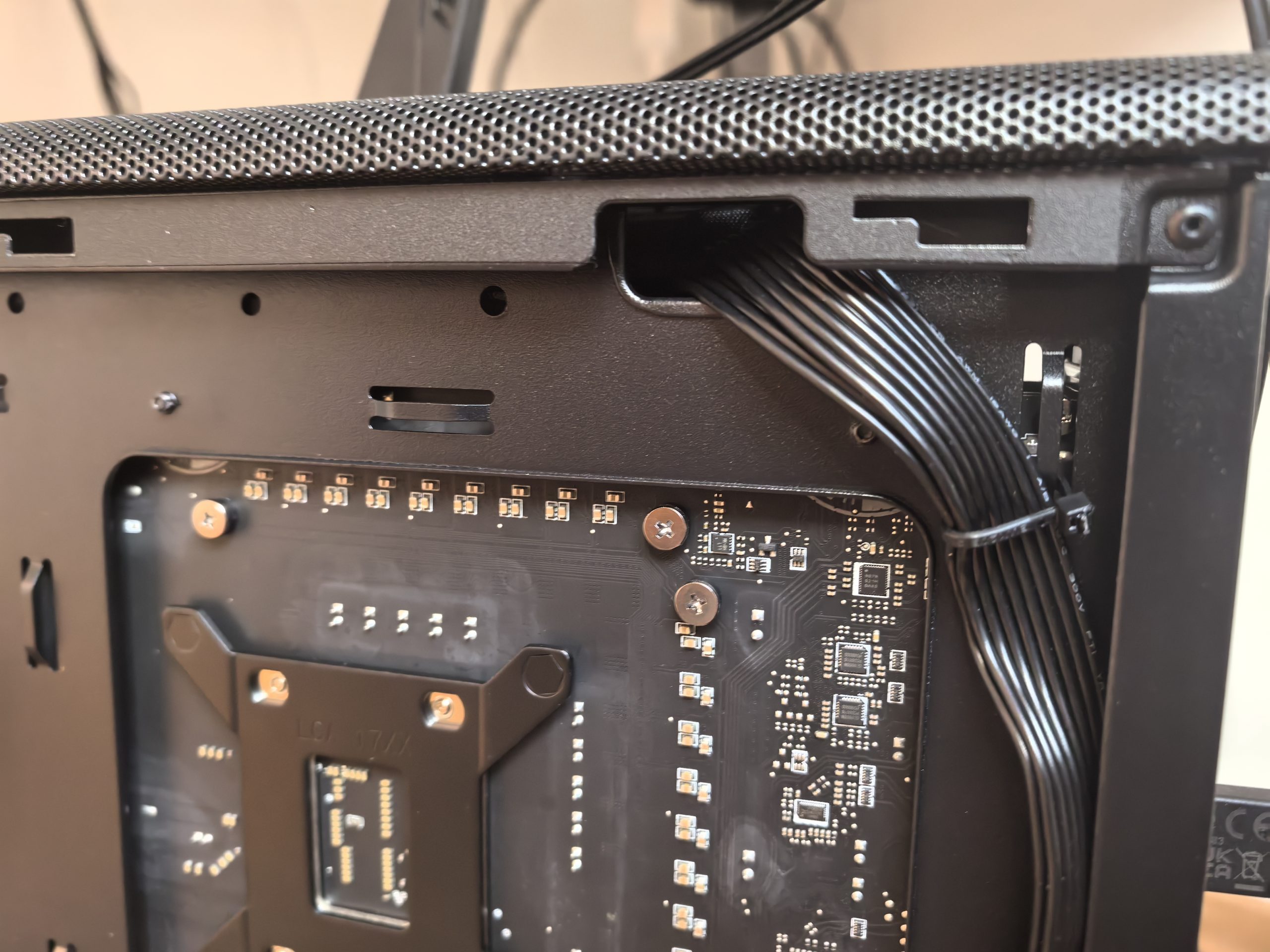 Recenzija Tuxedo Atlas XL42