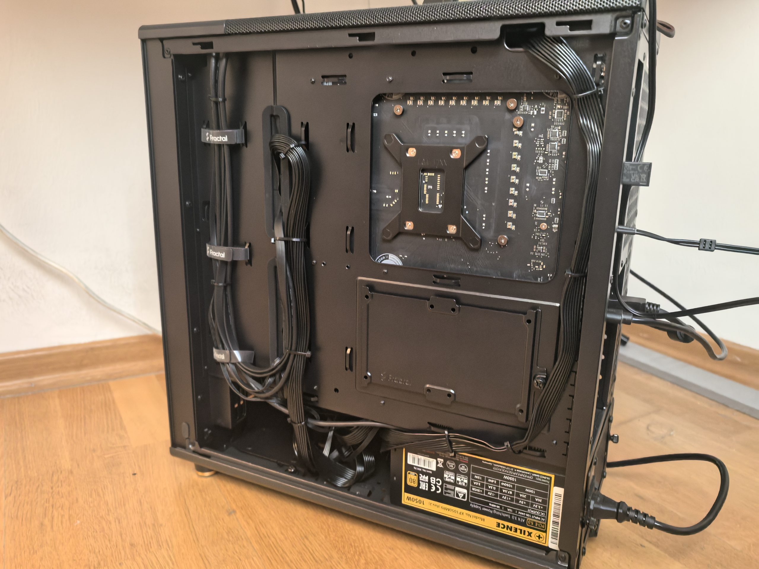 Recenzija Tuxedo Atlas XL44