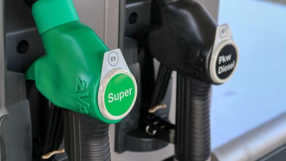 Nova metoda pretvori plastiko v bencin!