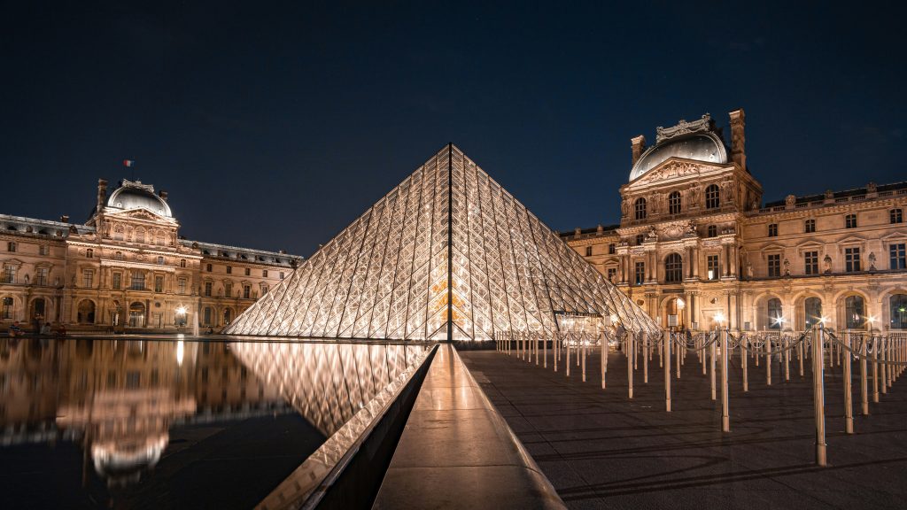 Geslo za video sistem v Louvru je bilo v času ropa &#8216;Louvre&#8217;