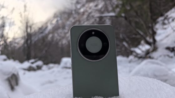 Možete ga zakopati u snijeg, uroniti u vruću vodu, prekriti pijeskom... To je izdržljivost koju HONOR Magic8 Lite obećava. Ali kako se ponaša u drugim područjima?