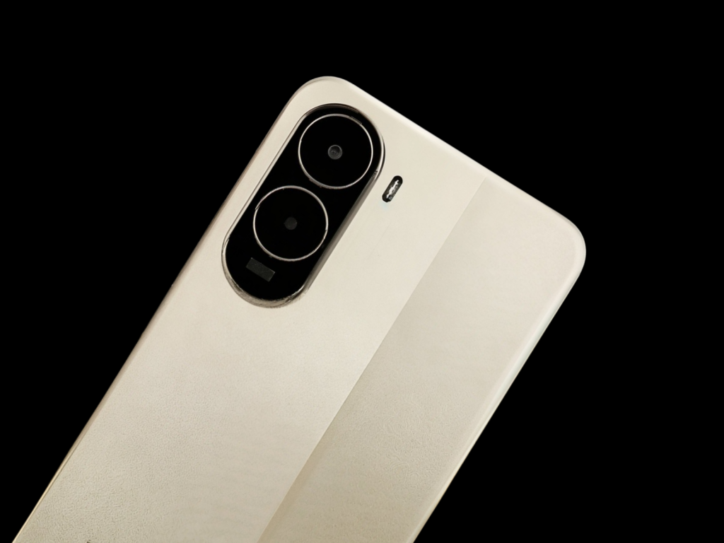 Cheap Xiaomi smartphone with a huge screen and a powerful battery