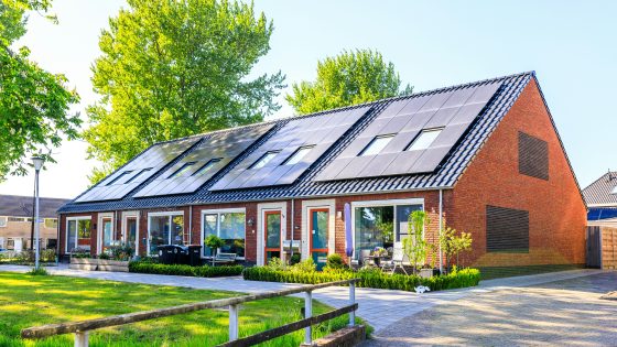 Durch die gemeinsame Nutzung von Strom wird eine unabhängigere Verwaltung des selbst erzeugten Stroms ermöglicht. Die Stromrechnungen werden niedriger sein, aber es wird kein direkter Weg zu kostenlosem Strom sein.